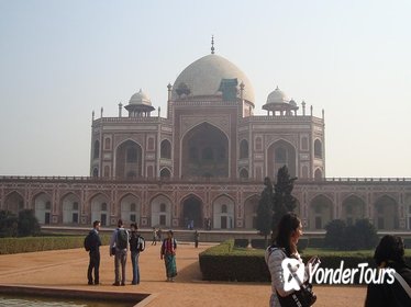 Full-Day Private Tour Delhi: Raj Ghat, Qutub Minar and Humayuns Tomb Including Rickshaw Ride