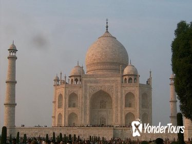 Full-Day Taj Mahal, Agra Fort, and Tomb of Itimad-ud-Daulah Tour from Delhi