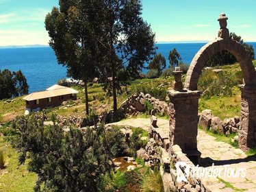 Full-Day Uros Floating Islands and Taquile Lake Titicaca Tour from Puno, Peru