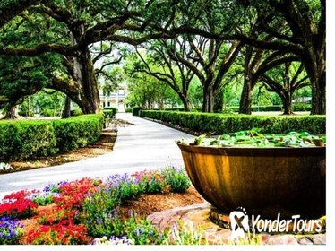 Garden District and Cemetery Walking Tour