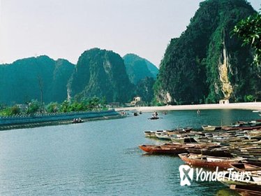 Group Tour Hoa Lu Tam Coc Ninh Binh Full Day with Bike and Boat