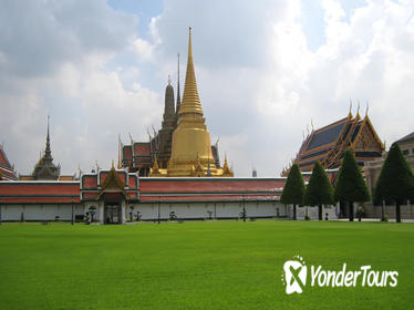 Half-Day City and Temples Tour, Including Grand Palace in Bangkok