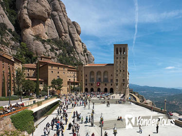 Half-Day Montserrat Tour with Small Group and Hotel Pickup
