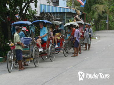 Half-Day Off the Beaten Track Bangkok Tour by Walking and Rickshaw