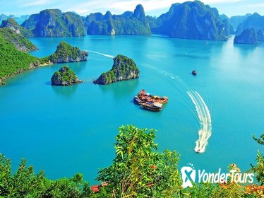 Halong Bay Full-Day Guided Tour Including Cruise, Kayaking and Lunch from Hanoi