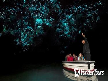 Hobbiton Movie Set and Waitomo Glowworm Caves: Rotorua Day Tour