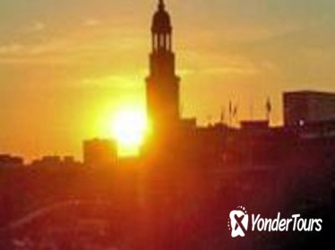 Illuminated Hamburg City Tour and Evening Cruise