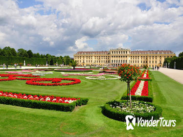 Imperial Vienna Combo: Vienna Card, Mozart Concert, Sightseeing Tour, Schonbrunn Palace and Lunch or Dinner
