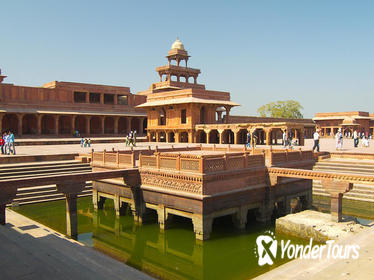 Independent Day Tour of Taj Mahal, Fatehpur Sikri and Agra Fort from Delhi with Private Car