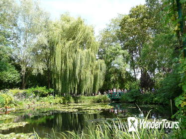 Intimate Half-Day Giverny from Paris with Pick up and Drop Hotel