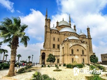Islamic Cairo Tour: Old City Cairo and The Egyptian Museum Combined with Lunch