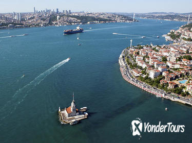 Istanbul Super Saver: Bosphorus Sightseeing Tour plus Istanbul by Night Turkish Food Tour