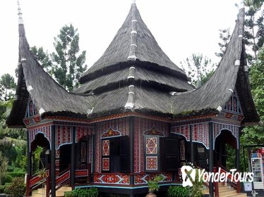Jakarta in One Day with Cable Car Ride and Batik Shop Jakarta in One Day with Cable Car Ride and Batik Shop