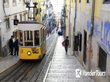 Lisbon: Iconic Neighbourhoods Walking Tour