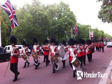 London Walking Tour Including Fast-Track Westminster Abbey Visit and Changing of the Guard