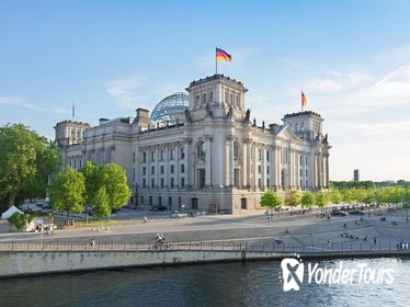 Luxury Berlin: Stretch-Limousine Tour with a Gourmet Meal at the Reichstag
