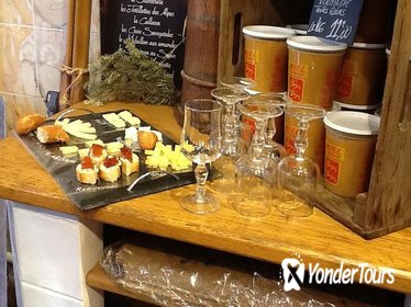 Marais Walking Tour with Cheese and Wine Tasting in Paris