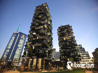 Milan Skyscrapers Guided Walking Tour: From Unicredit tower to Vertical Forest