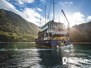 Milford Sound Mariner Overnight Cruise from Te Anau