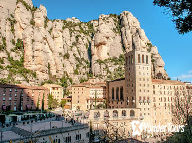 Montserrat Tour from Barcelona Including Lunch and Wine Tasting in Oller del Mas