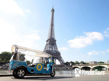 Notre Dame, Louvre & Tuk tuk Ride Family Tour Notre Dame, Louvre & Tuk tuk Ride Family Tour