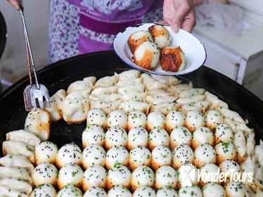 Old Shanghai Breakfast Food Tour with Temple Visit