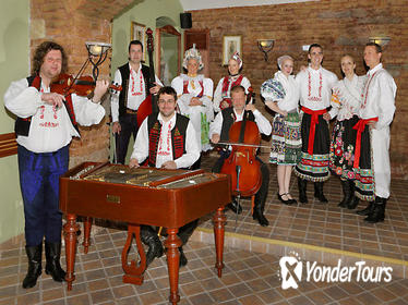 Old Town Tour and Dinner with Folk Show in Prague