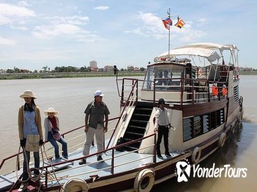 One-Way Tonle Sap or Mekong River Cruise from Phnom Penh to Siem Reap
