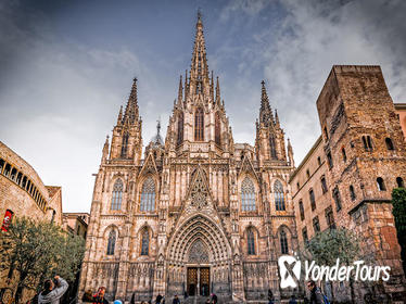 Outdoors small group tour of Barrio Gotico and Sagrada Familia