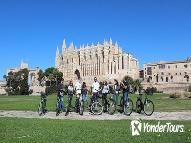 Palma de Mallorca 3-Hour Highlights and Tapas Tasting Bike Tour