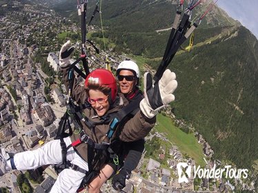 Paragliding Tandem Flight over the Alps in Chamonix Paragliding Tandem Flight over the Alps in Chamonix
