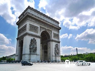 Paris Small-Group Tour: Seine River Cruise, Picnic, and Arc de Triumph