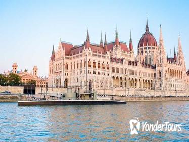 Parliament Tour and Hungarian Folklore Show plus Drink Cruise