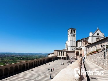 Perugia, Assisi, and Passignano sul Trasimeno Small-Group Minivan Tour