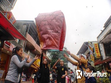 Pingxi and Jiufen Day Trip from Taipei with Sky Lantern Experience