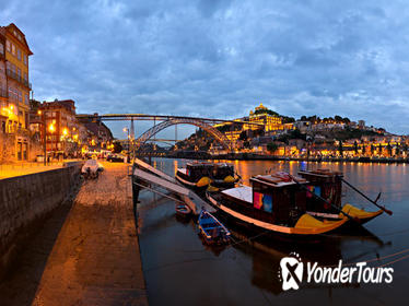 Porto Sightseeing Tour at Night with Fado Performance