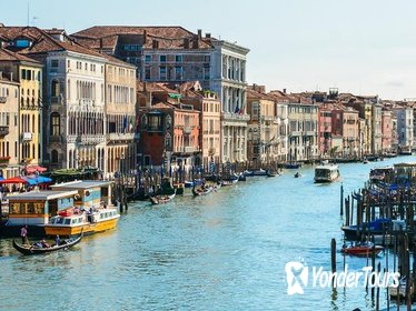 Private 1 hour luxury boat disposition in Venice