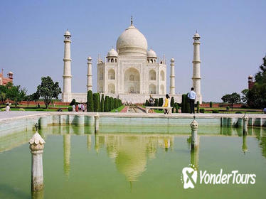 Private 2-Day Tour to Agra and Taj Mahal from Delhi by Car