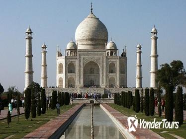 Private 2-Day-Tour to Taj Mahal and Agra from Kolkata Including Return Flight