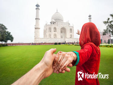 Private 6-Night Honeymoon from New Delhi: Taj Mahal, Agra, Khajuraho