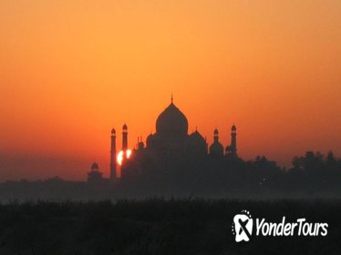 Private Agra Morning Excursion including Sunrise at Tajmahal and Agra Fort
