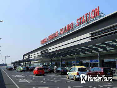 Private Arrival Transfer from Hongqiao Railway Station to Shanghai City