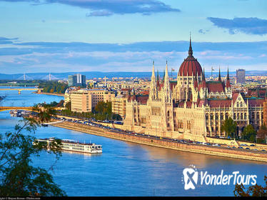Private Budapest Sightseeing Tour: Royal Castle, Heroes Square, Chain Bridge