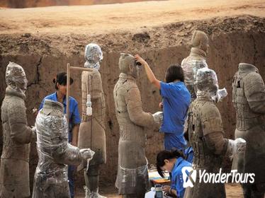 Private Classic Xian Day Tour including Terracotta Warriors, Cave Dweller and Muslim Food Street