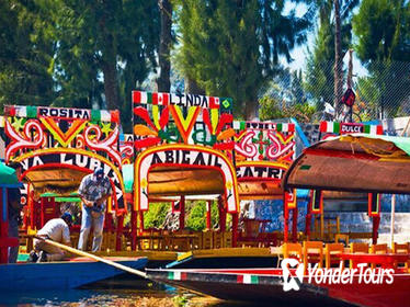 Private Combo Tour: Xochimilco, Coyoacán and Frida Kahlo Museum