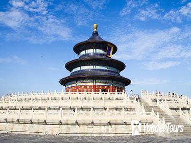 Private Day Tour including Temple of Heaven, Tai Chi Lesson, Rickshaw, and Hutong Family Lunch