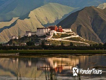 Private Day Tour of Potala Palace and Jokhang Temple in Lhasa Including Lunch