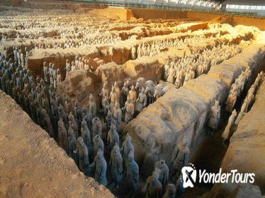 Private Day Tour of Xi'an Including the Terracotta Army, YongXingFang Food Court, the City Wall and Muslim Street