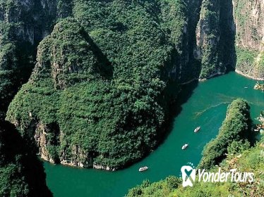 Private Day Tour to Longqing Gorge and Dingling at the Ming Tombs with Lunch and Boat Ride