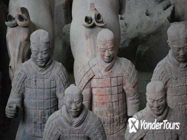Private Day Tour with Airport Transfer: Xi'an Terracotta Warriors & Horses Museum and City Wall